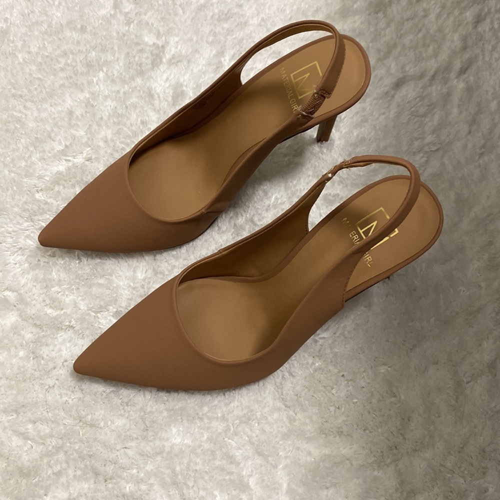 New closed-toe pumps, color brown, size 8